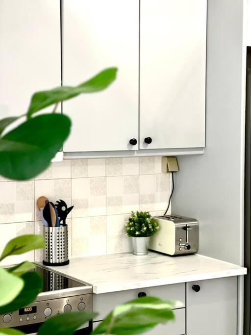 Modern Condo With Garage Near The Square And Beach Эйон Экстерьер фото
