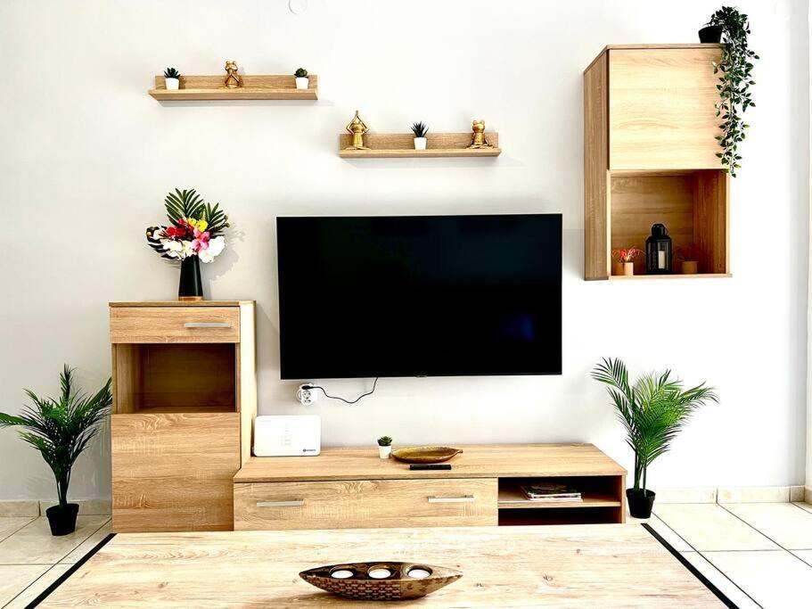 Modern Condo With Garage Near The Square And Beach Эйон Экстерьер фото